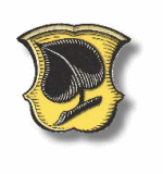Wappen des Marktes Schöllnach; In Gold ein schwarzes Lindenblatt am Ast.